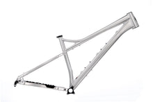 Laden Sie das Bild in den Galerie-Viewer, Banshee Anomaly Frameset - Raw