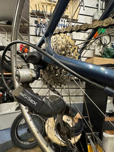 Laden Sie das Bild in den Galerie-Viewer, PRE LOVED Claud Butler Road Bike