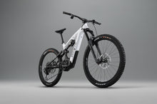Laden Sie das Bild in den Galerie-Viewer, Whyte E-180 Works super e-enduro/gravity electric mountain bike (Available to order JAN/FEB)