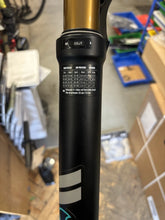 Cargar imagen en el visor de la galería, Pre Loved Fox Factory 36 Float 29” 150mm